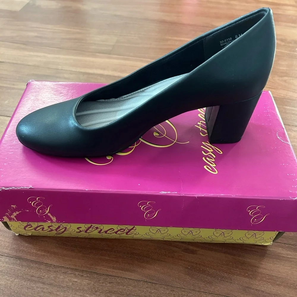 Easy Street Proper‎ Block Heel Pumps Navy Blue Size 8
